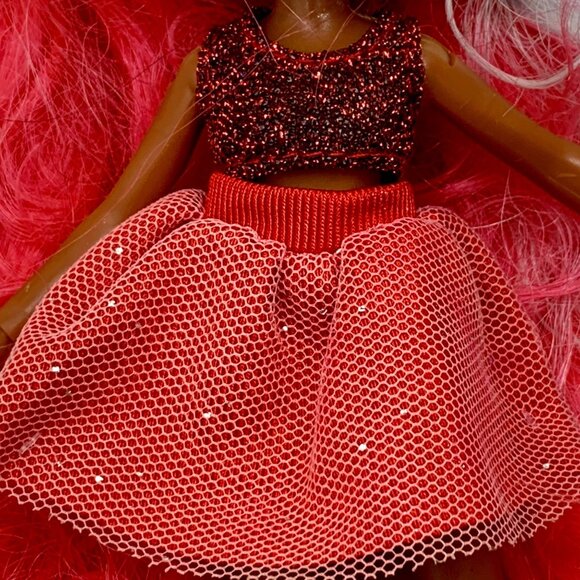 Vibe Girls Emma 2017 Doll With Pink & White Hair Red Outfit & Heels 9 Inches - Picture 3 of 7